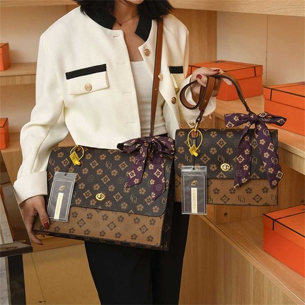 designer handbag store 60% off autumn and winter new women's versatile large capacity old flower shoulder simple classic tote bag handb
designer handbag store 60% off autumn and winter new women's versatile large capacity old flower shoulder simple classic tote bag handb