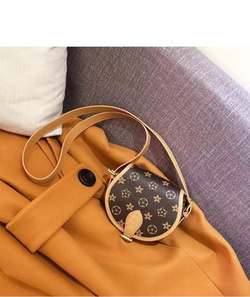 2022 cross body bag fashion letter shoulder bags women handbags purse flap saddle simple hand bag all-match crossbody wallet
2022 cross body bag fashion letter shoulder bags women handbags purse flap saddle simple hand bag all-match crossbody wallet