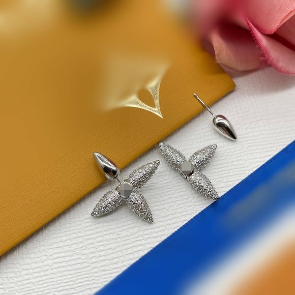 europe america fashion style lady women simplicity dangles earrings titanium steel hollow out full diamond v initials stud earrings 3 color, Silver
europe america fashion style lady women simplicity dangles earrings titanium steel hollow out full diamond v initials stud earrings 3 color, Silver