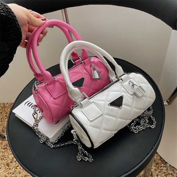 2023 bags clearance outlets korean minority design new fashion simple solid color rhombic pattern single shoulder messenger handbag
2023 bags clearance outlets korean minority design new fashion simple solid color rhombic pattern single shoulder messenger handbag