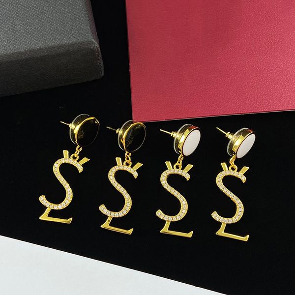 stud fashion designer womens earrings jewelry gold letter earring stud for women luxury charm party wedding ear hoop pendants 2302062bf, Golden;silver
stud fashion designer womens earrings jewelry gold letter earring stud for women luxury charm party wedding ear hoop pendants 2302062bf, Golden;silver