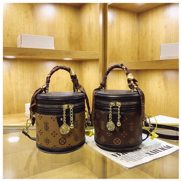 75% off messenger bags autumn and winter new bucket fashion handheld small commuter round one shoulder crossbody bag female
75% off messenger bags autumn and winter new bucket fashion handheld small commuter round one shoulder crossbody bag female