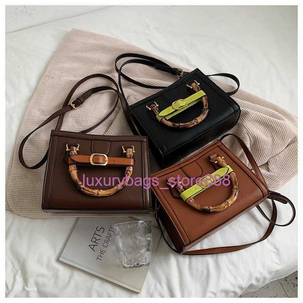 the factory sells wholesale handbags y 2023 new fashion bamboo slub large capacity single shoulder msenger bag trend tote
the factory sells wholesale handbags y 2023 new fashion bamboo slub large capacity single shoulder msenger bag trend tote