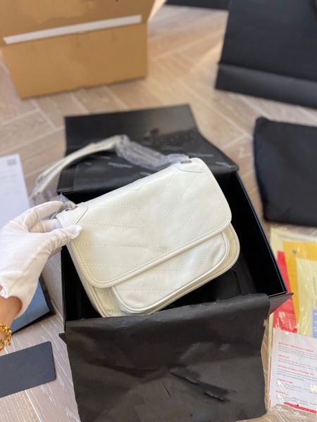 white fashion shoulder bag chain women designer handbag crossbody purse clamshell design brand 2023 summer leather
white fashion shoulder bag chain women designer handbag crossbody purse clamshell design brand 2023 summer leather