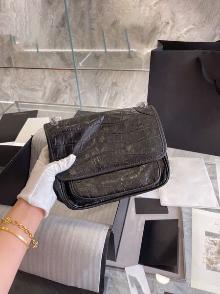 clamshell purse fashion messenger bag 2023 summer luxury handbag women chain single shoulder bag crossbody bag brand designer bag quality go
clamshell purse fashion messenger bag 2023 summer luxury handbag women chain single shoulder bag crossbody bag brand designer bag quality go