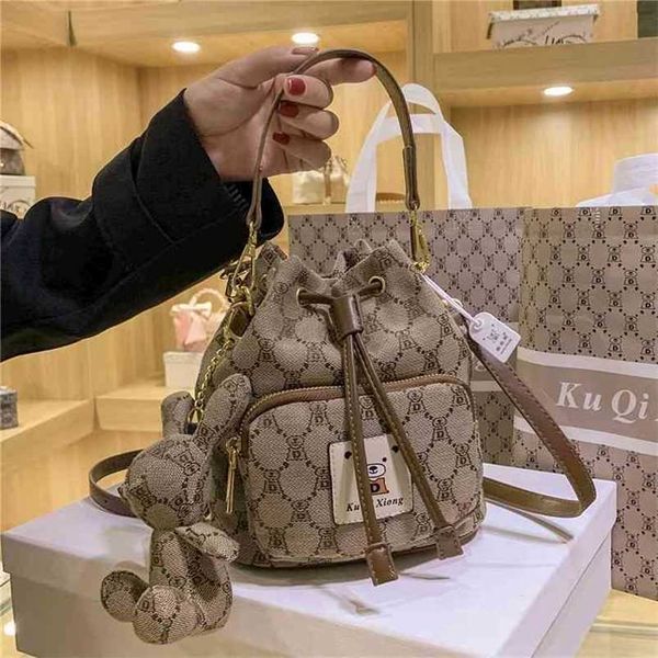 2023 bags clearance outlets design female new fashion style messenger bag versatile texture hand carrying one shoulder bucket bag handbags
2023 bags clearance outlets design female new fashion style messenger bag versatile texture hand carrying one shoulder bucket bag handbags