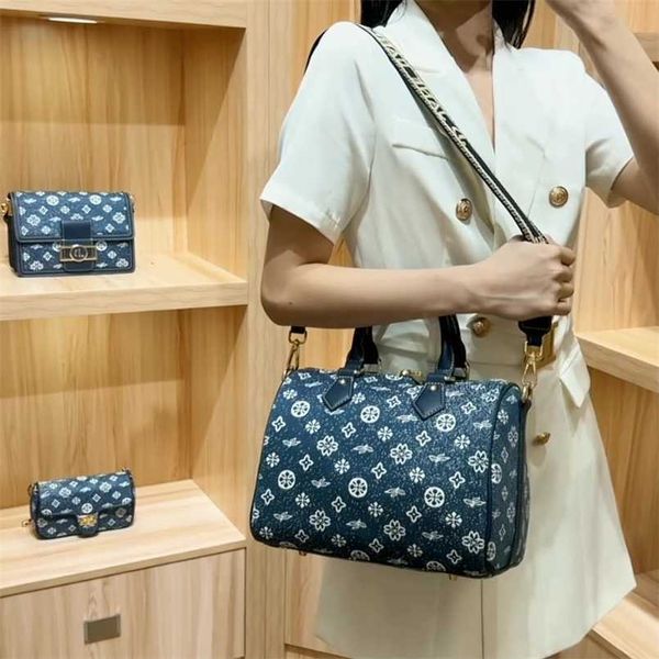 2023 bags clearance outlets winter new pillow large capacity hand for women with light luxury one-shoulder cross-body printed bag
2023 bags clearance outlets winter new pillow large capacity hand for women with light luxury one-shoulder cross-body printed bag