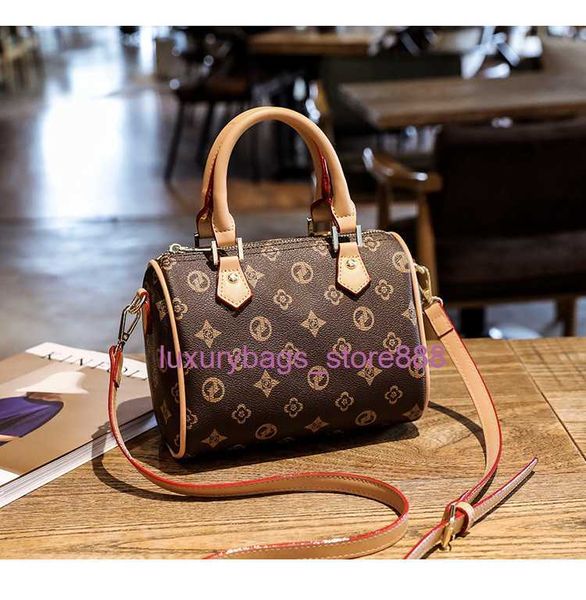 store bags are sold y french stick old flower cross-body printed fashionable simple shoulder women's pvc portable nano
store bags are sold y french stick old flower cross-body printed fashionable simple shoulder women's pvc portable nano