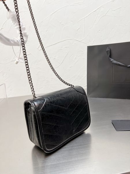 vintage square bag fashion designer handbag shoulder bag chain crossbody bag v-print leather clamshell purse luxury bag brand 2023 summer 5a
vintage square bag fashion designer handbag shoulder bag chain crossbody bag v-print leather clamshell purse luxury bag brand 2023 summer 5a