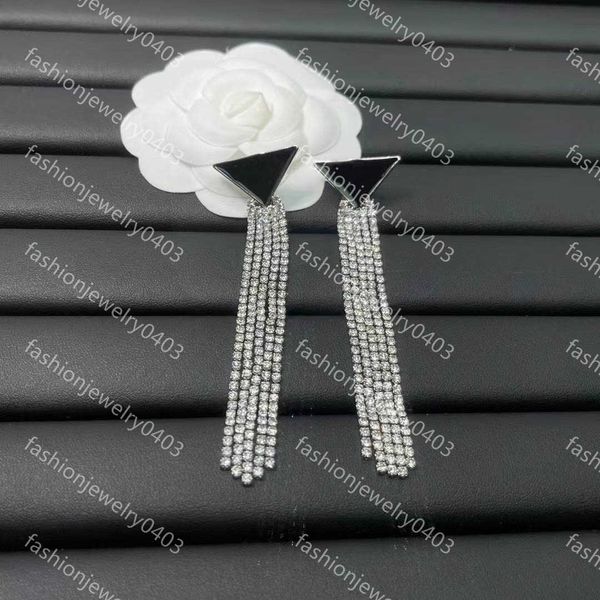 2022 new geometric earrings versatile temperament fashion inverted logo letter rhinestones charms, Golden
2022 new geometric earrings versatile temperament fashion inverted logo letter rhinestones charms, Golden