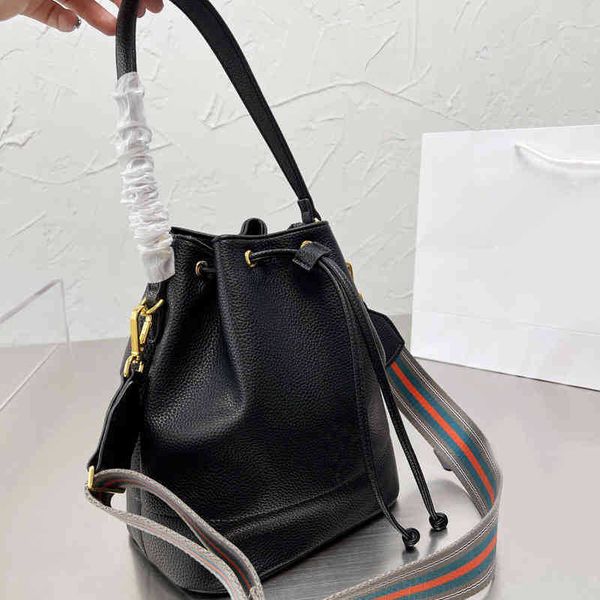 pbag triangle logo shopping bags shoulder bucket leather designer handbags tote shoulderbag women handbag high capacity messenger crossbody
pbag triangle logo shopping bags shoulder bucket leather designer handbags tote shoulderbag women handbag high capacity messenger crossbody