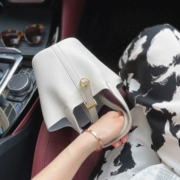 original edition 7a h home designer picotin lock bags togo layer cowhide bucket bag 2023 new genuine leather versatile womens vegetable bask
original edition 7a h home designer picotin lock bags togo layer cowhide bucket bag 2023 new genuine leather versatile womens vegetable bask