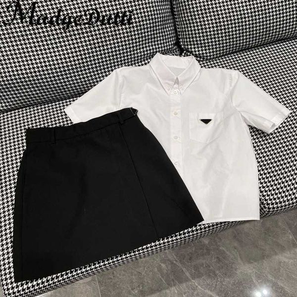 two piece dress designer triangle pocket white short sleeve cotton shirt or single breasted a-line skirt set women 04s8
two piece dress designer triangle pocket white short sleeve cotton shirt or single breasted a-line skirt set women 04s8