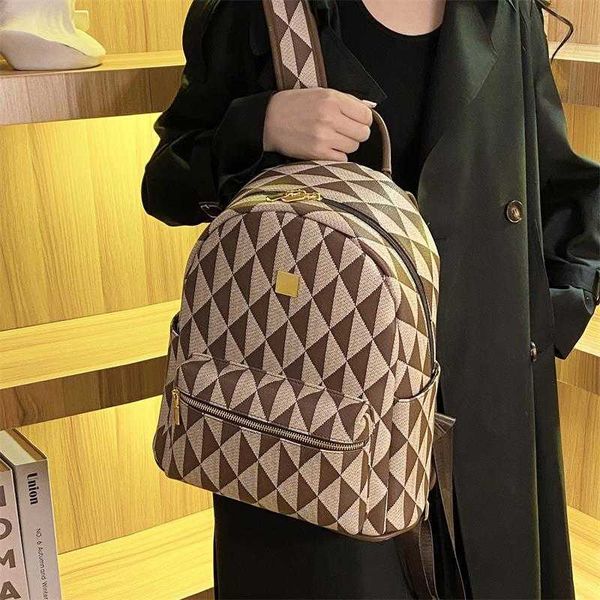 school bags style commuter business soft leather textured college student schoolbag large capacity travel backpack
school bags style commuter business soft leather textured college student schoolbag large capacity travel backpack