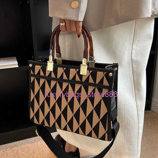 store bags are sold y version of high-grade large for women 2023 new single-shoulder small textured portable tote
store bags are sold y version of high-grade large for women 2023 new single-shoulder small textured portable tote