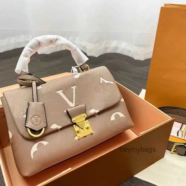 luxury designers bags women handbag shoulder bag lady wallet simple versatile leisure metal letter leather solid leather postman h
luxury designers bags women handbag shoulder bag lady wallet simple versatile leisure metal letter leather solid leather postman h