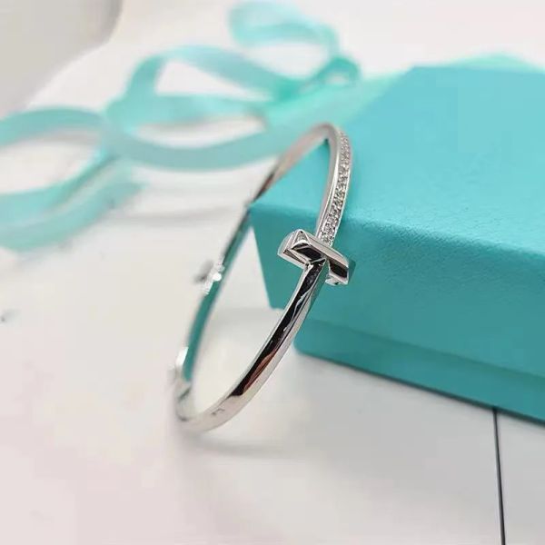 luxurys designers bracelet women charm bracelet trend fashion studded with diamonds quality bracelets boutique no box235o, Golden;silver
luxurys designers bracelet women charm bracelet trend fashion studded with diamonds quality bracelets boutique no box235o, Golden;silver