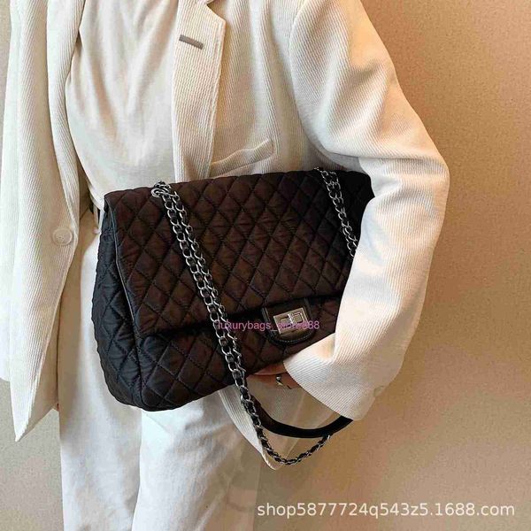 store bags are sold y texture tote 2023 autumn and winter new fashion simple rhombus chain single-shoulder cross-arm women's
store bags are sold y texture tote 2023 autumn and winter new fashion simple rhombus chain single-shoulder cross-arm women's