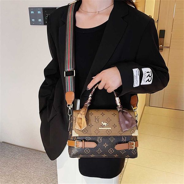 designer handbag store 60% off advanced women's new hand in autumn this year's popular versatile messenger bag
designer handbag store 60% off advanced women's new hand in autumn this year's popular versatile messenger bag