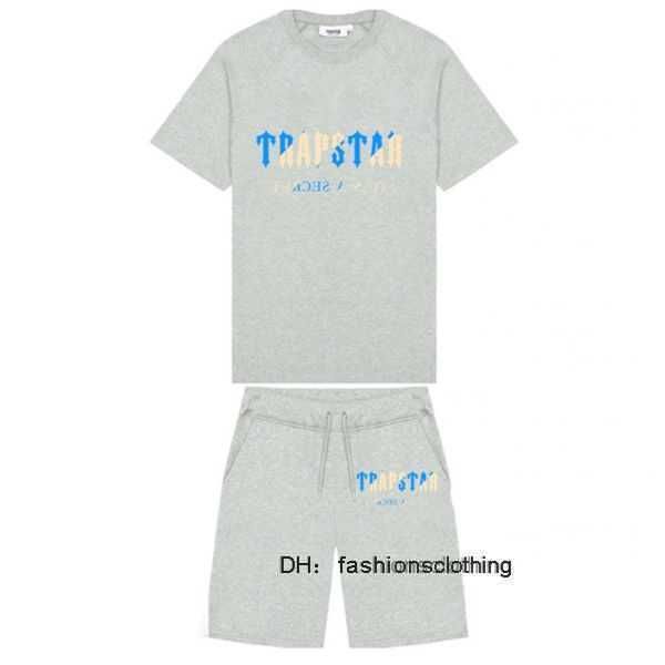 22ss summer trapstar man t shirts designers clothes mens women short tracksuit tees or shorts sport t-shirt high street hip hop 5 trapstar 7, White;black
22ss summer trapstar man t shirts designers clothes mens women short tracksuit tees or shorts sport t-shirt high street hip hop 5 trapstar 7, White;black