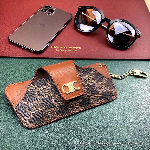 fashion designer keychains sunglasses case pu leather key chain keyring holder brand luxury letter printing car pendant buckle men women acc, Silver
fashion designer keychains sunglasses case pu leather key chain keyring holder brand luxury letter printing car pendant buckle men women acc, Silver