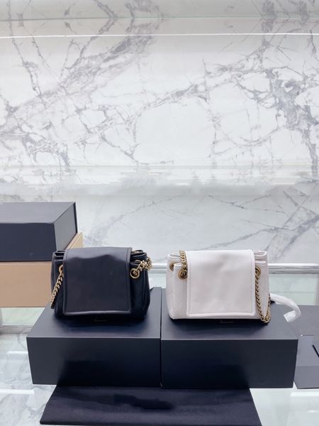mini bag summer women luxury brand bag fashion shoulder bag chain crossbody bag designer handbag clamshell purse metal logo 2023
mini bag summer women luxury brand bag fashion shoulder bag chain crossbody bag designer handbag clamshell purse metal logo 2023