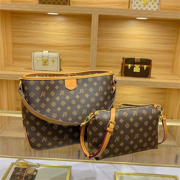 designer handbag store 60% off hong new leather tote hand mother large capacity one shoulder bag fashion
designer handbag store 60% off hong new leather tote hand mother large capacity one shoulder bag fashion