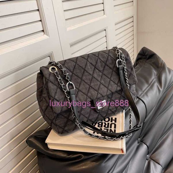 store bags are sold y 2023 classic red women's denim rhombus chain underarm small fragrant wind large capacity single shoulder msenger
store bags are sold y 2023 classic red women's denim rhombus chain underarm small fragrant wind large capacity single shoulder msenger