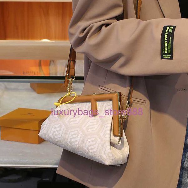the factory sells wholesale handbags y fashion women's bag 2023 new versatile mini print crossbody advanced sense small dign
the factory sells wholesale handbags y fashion women's bag 2023 new versatile mini print crossbody advanced sense small dign