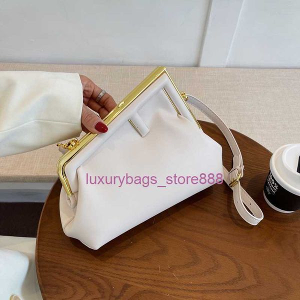 the factory sells wholesale handbags y bag women 2023 new geometric single shoulder msenger lock women's
the factory sells wholesale handbags y bag women 2023 new geometric single shoulder msenger lock women's