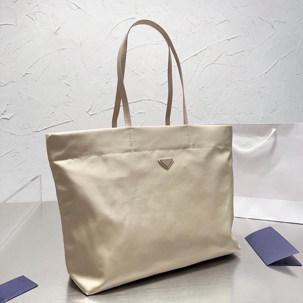 bags totes handbag designer bag comen classic imitation brand solid color stitching large capacity nylon shoulder bag versatile commuter par
bags totes handbag designer bag comen classic imitation brand solid color stitching large capacity nylon shoulder bag versatile commuter par