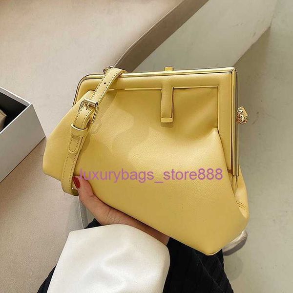 the factory sells wholesale handbags y this year's popular bag women's 2023 new fashion clip autumn and winter single shoulder mse
the factory sells wholesale handbags y this year's popular bag women's 2023 new fashion clip autumn and winter single shoulder mse