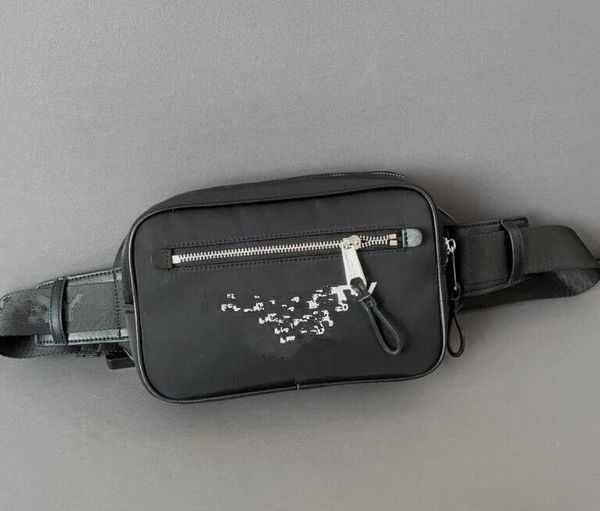 2the new printed nylon pouch zipper can be strapped across the body or attached to the waist. 23x15cm specifications
2the new printed nylon pouch zipper can be strapped across the body or attached to the waist. 23x15cm specifications