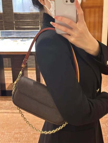 small bag women's 2023 new chain shoulder messenger bag designer printed chain bag fashion handbag totes size:23*11cm
small bag women's 2023 new chain shoulder messenger bag designer printed chain bag fashion handbag totes size:23*11cm