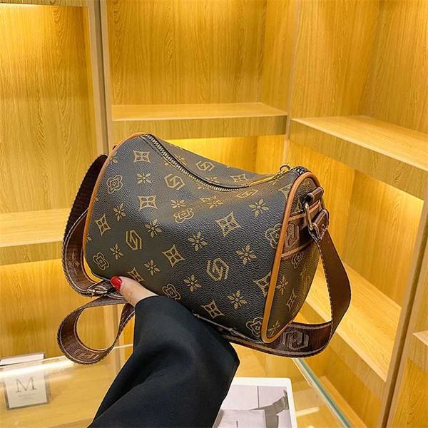 2023 bags clearance outlets autumn and winter new print korean women's small square fashion red pillow large capacity shoulder bag
2023 bags clearance outlets autumn and winter new print korean women's small square fashion red pillow large capacity shoulder bag