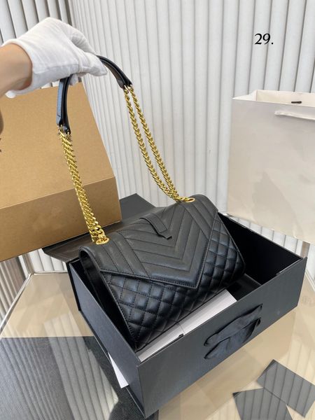 2023 evening bags crossbody bag messenger purse chain shoulder bags handbag fashion quilted decoration low key luxury hardware chain 
2023 evening bags crossbody bag messenger purse chain shoulder bags handbag fashion quilted decoration low key luxury hardware chain