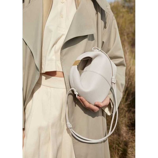 2023 niche design bag museum french polene bag women's 2022 new fashion leather poleno one shoulder messenger bag
2023 niche design bag museum french polene bag women's 2022 new fashion leather poleno one shoulder messenger bag