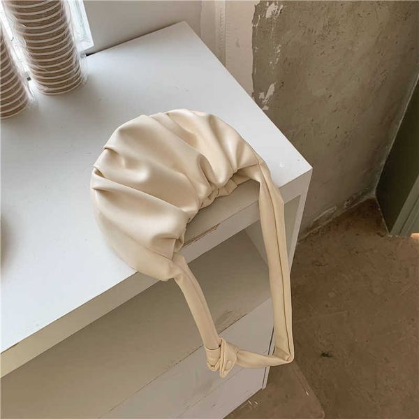 evening bag new fashion niche design wrinkled dumpling single shoulder oblique cross armpit small cloud girl 0805
evening bag new fashion niche design wrinkled dumpling single shoulder oblique cross armpit small cloud girl 0805