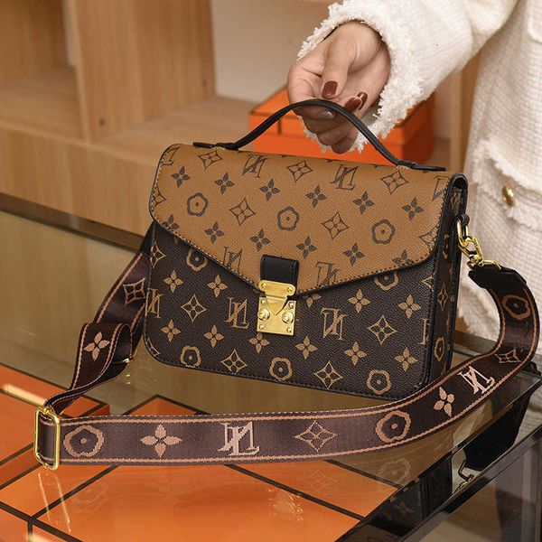 handbag 90% off factory wholesale retail this year's fashionable new vintage cross-body bag is versatile and can be used as one-shoulde
handbag 90% off factory wholesale retail this year's fashionable new vintage cross-body bag is versatile and can be used as one-shoulde