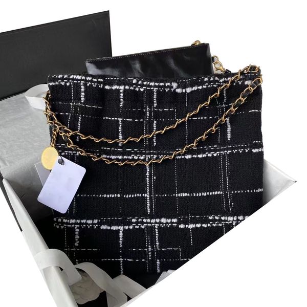 shopping bag crossbody bag classic atmosphere two-color optional black fashion splicing silver high-end atmosphere
shopping bag crossbody bag classic atmosphere two-color optional black fashion splicing silver high-end atmosphere