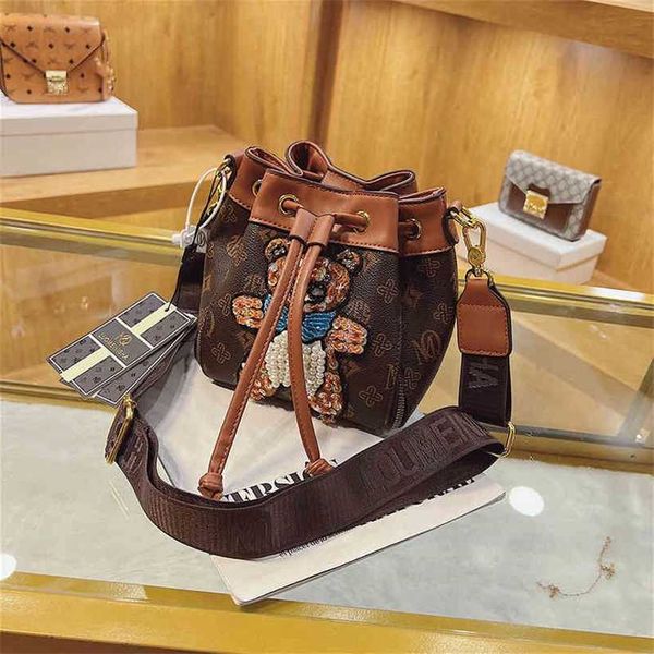 luxury designer 2023 new women's handbag small style texture large capacity women's messenger shoulder bucket
luxury designer 2023 new women's handbag small style texture large capacity women's messenger shoulder bucket