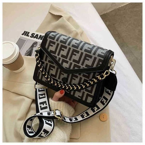 20% off handbag 2023 new bag trend simple and fashionable letter printing diagonal texture style small square
20% off handbag 2023 new bag trend simple and fashionable letter printing diagonal texture style small square
