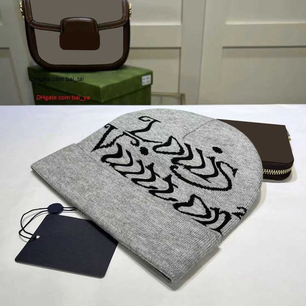 mens color solid letter knitted hat designers beanie fashion lovers winter hats outdoor keep warm beanies, Blue;gray
mens color solid letter knitted hat designers beanie fashion lovers winter hats outdoor keep warm beanies, Blue;gray
