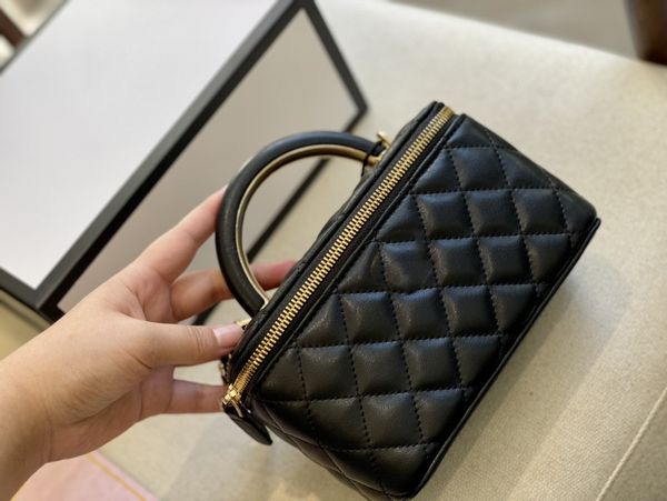 european and american fashion small fragrance makeup bag small square bag mini messenger bag mouth red bag mini small bag versatile new bag
european and american fashion small fragrance makeup bag small square bag mini messenger bag mouth red bag mini small bag versatile new bag