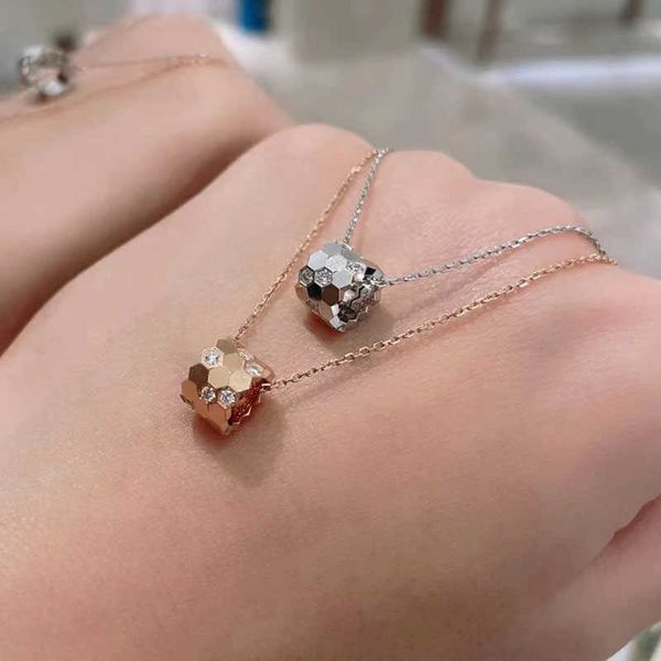 pendant necklaces bee my love paris fashion luxury love nest honeycomb neckle woman electroplating rose gold rotating y2302, Silver
pendant necklaces bee my love paris fashion luxury love nest honeycomb neckle woman electroplating rose gold rotating y2302, Silver