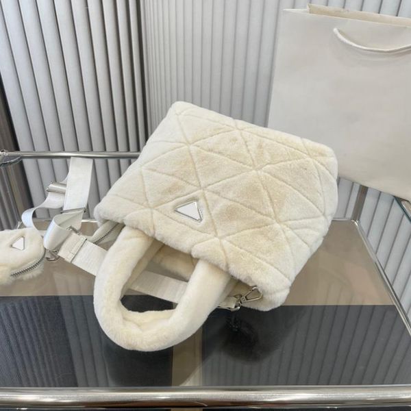designer totes bag women's new fashion white black shoulder bags luxury autumn winter wool handbag shoulders bag
designer totes bag women's new fashion white black shoulder bags luxury autumn winter wool handbag shoulders bag