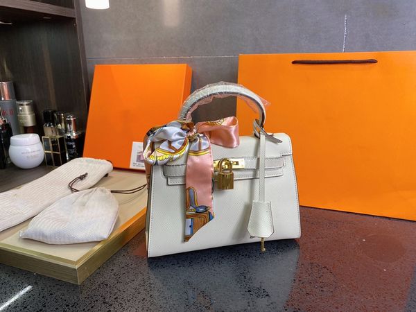 white classic fashion women's bag handbag elbow satchel small square bag princess bag
white classic fashion women's bag handbag elbow satchel small square bag princess bag
