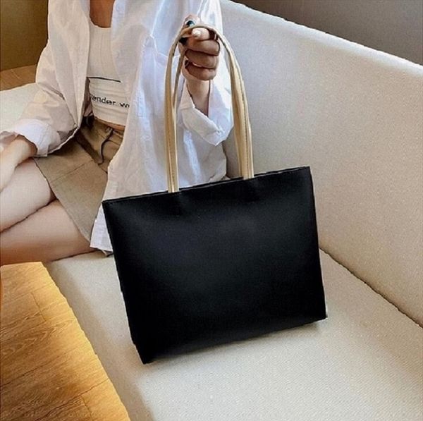 new embossed printing designer bag fashion women chain bag crossbody bags clutch handbag jndfggvdfgvnbd
new embossed printing designer bag fashion women chain bag crossbody bags clutch handbag jndfggvdfgvnbd