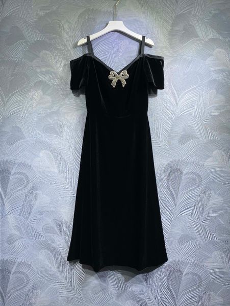 2023 spring new dress strap velvet waist, Black;gray
2023 spring new dress strap velvet waist, Black;gray