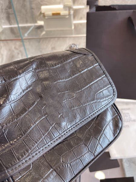 postman bag crocodile pattern original cowhide one-shoulder messenger purse handbag large capacity 5a quality
postman bag crocodile pattern original cowhide one-shoulder messenger purse handbag large capacity 5a quality